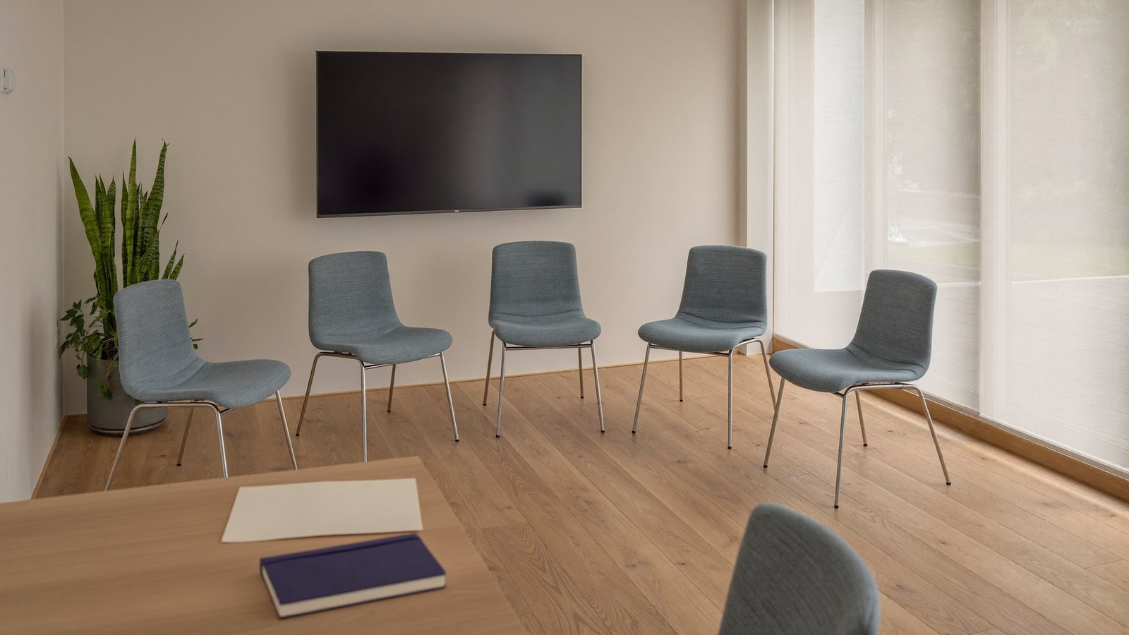 Meeting room with chairs arranged so everyone has a clear line of sight