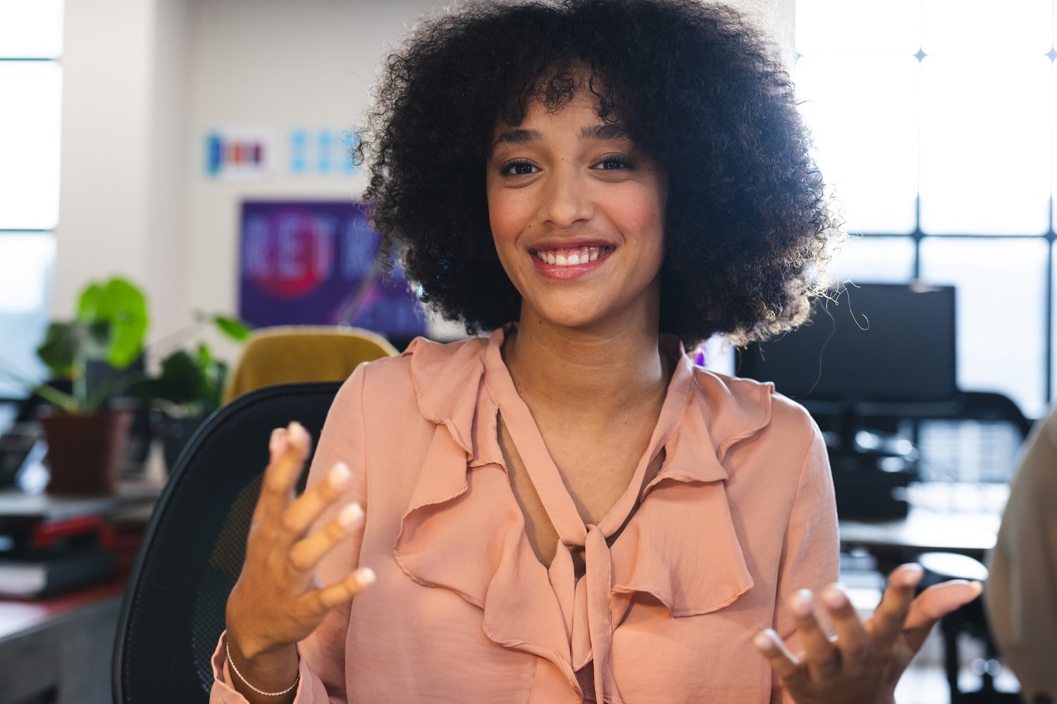 HR specialist welcoming and onboarding Haitian Creole-speaking employees remotely.